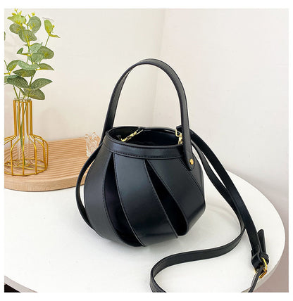 Cut Out Graceful Bag